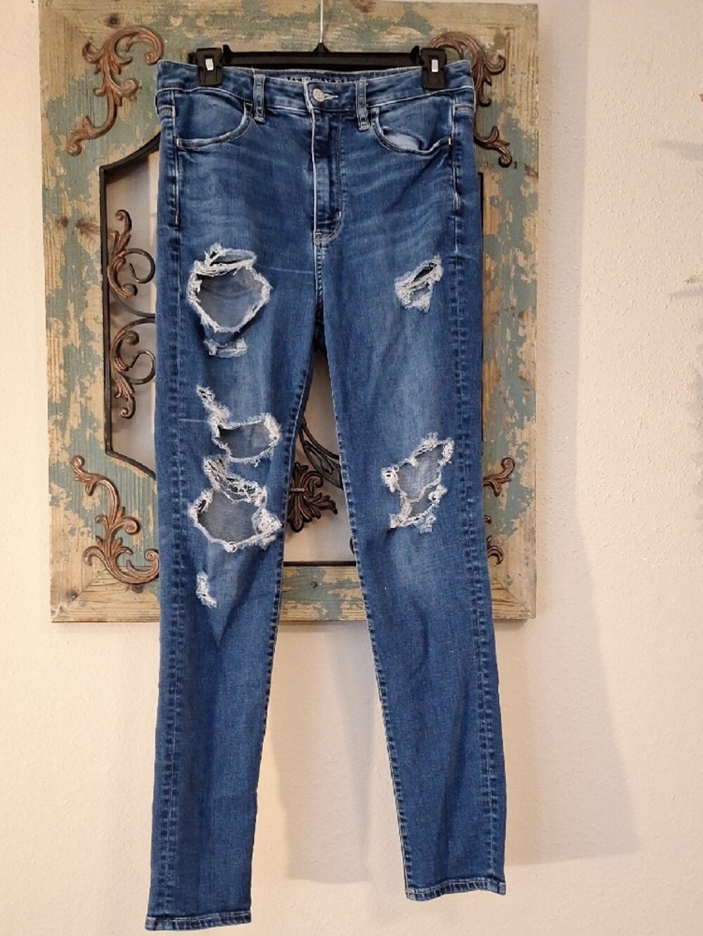 🔥🔥CLEARANCE🔥🔥 American Eagle Outfitters Blue Ripped Skinny Jeans. Size 8